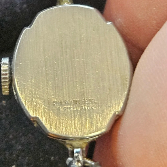 Vintage 30s or 40s American Heritage women’s watch works well - Picture 3 of 4